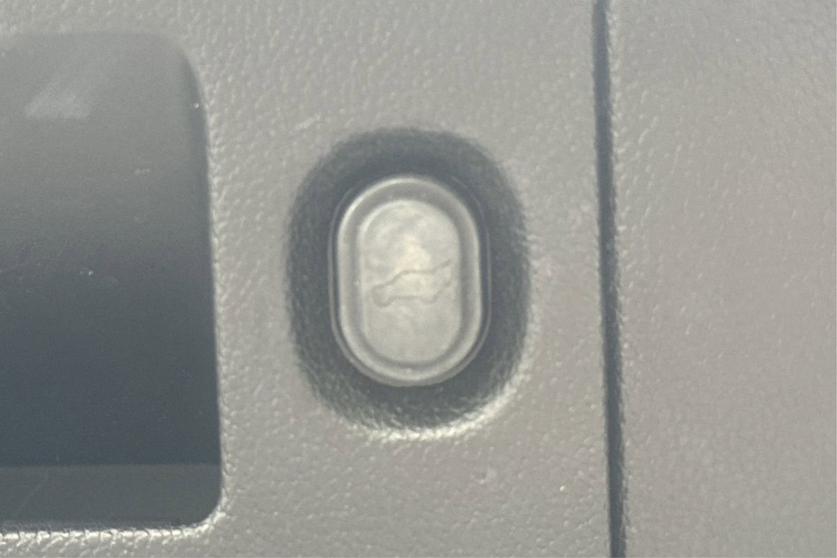 Used 2018 Chevrolet Suburban LT image 27