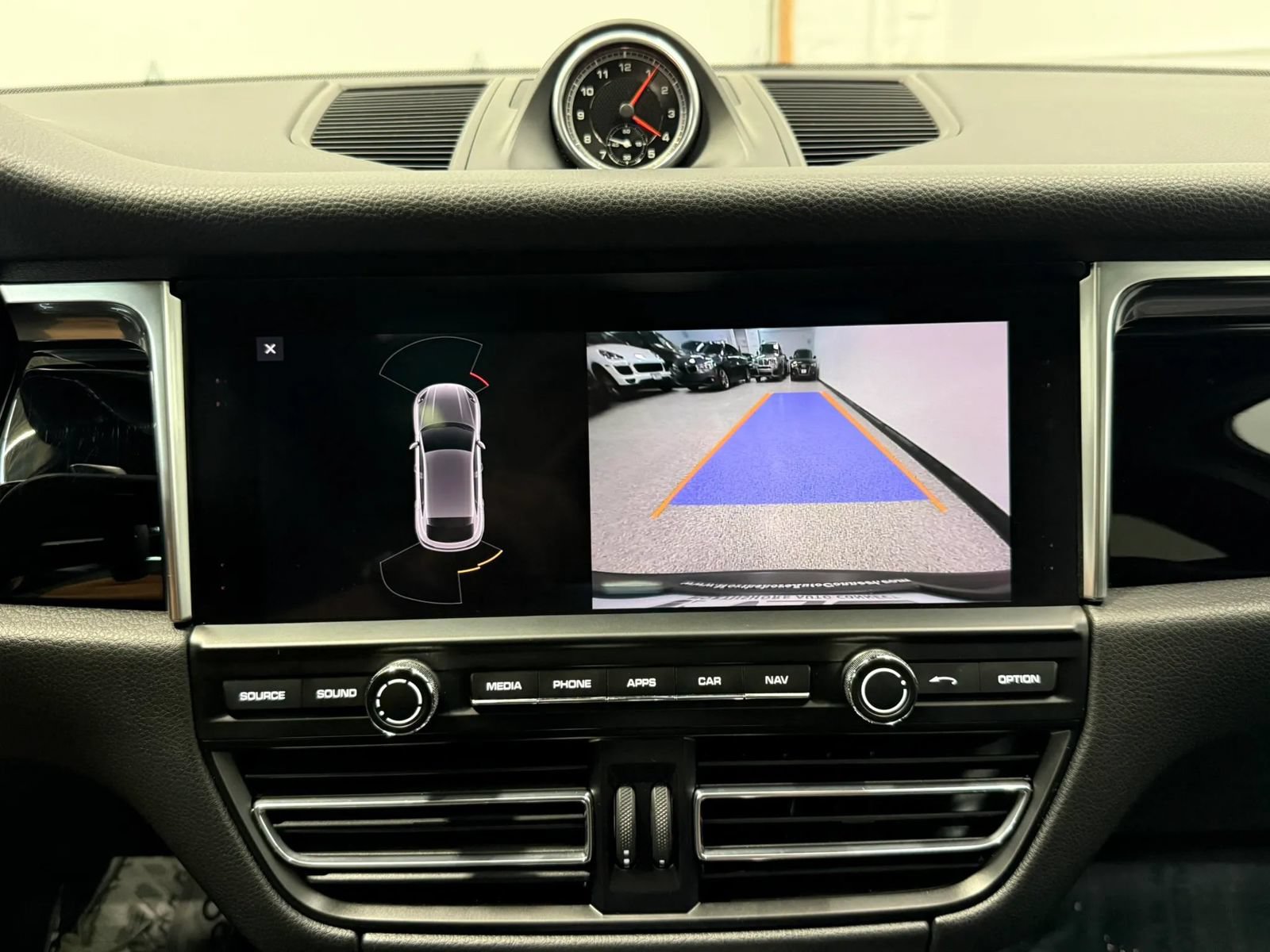 Used 2020 Porsche Macan AWD/4WD image 31