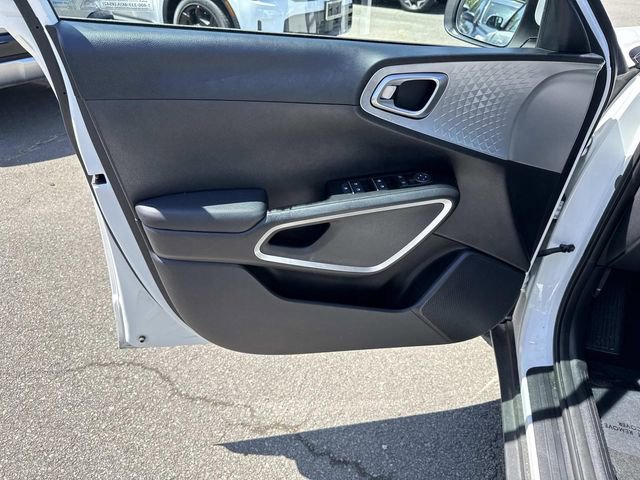 Used 2025 Kia Soul LX w/ LX Technology Package image 13