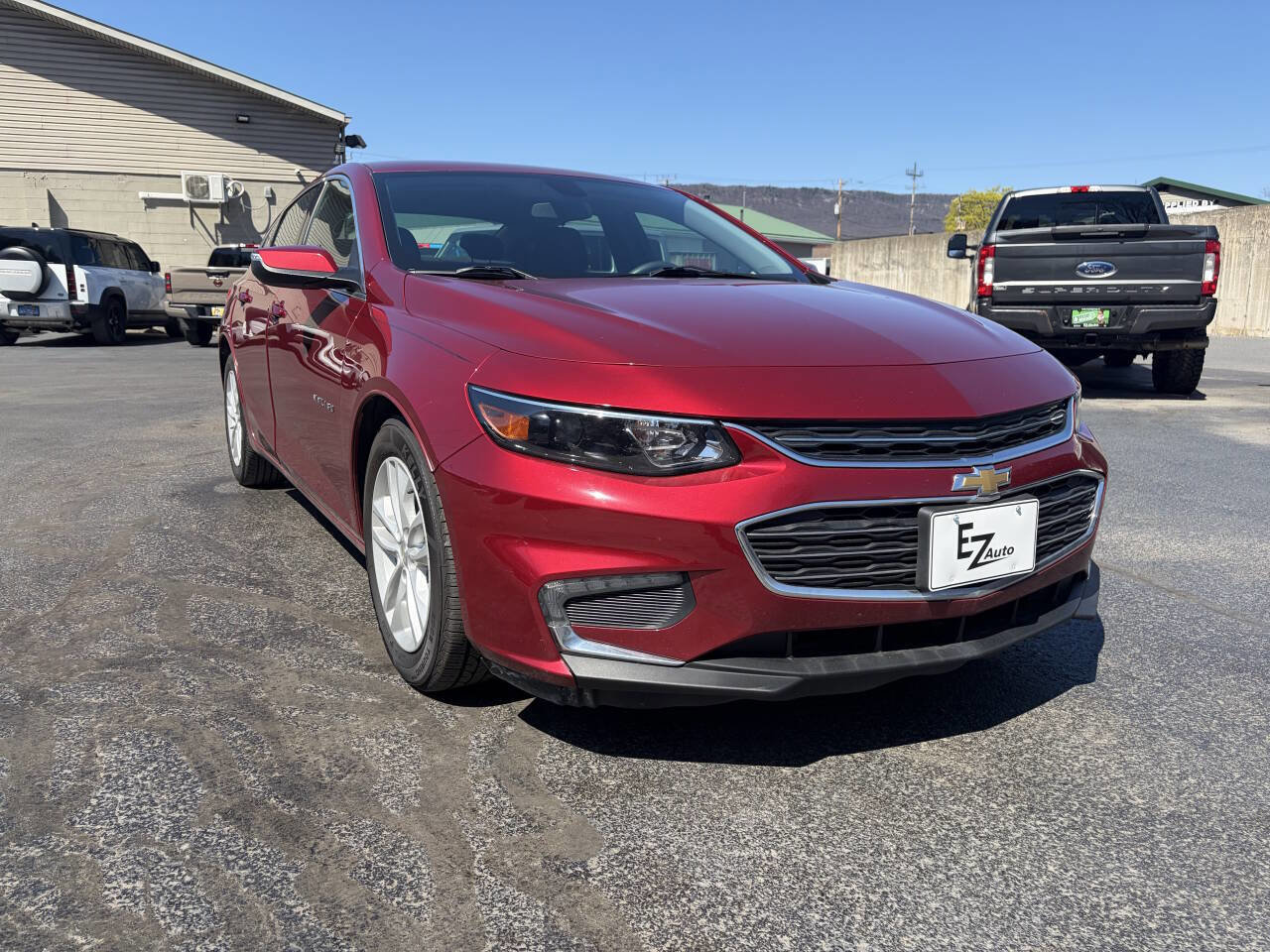 Used 2018 Chevrolet Malibu LT FWD image 2