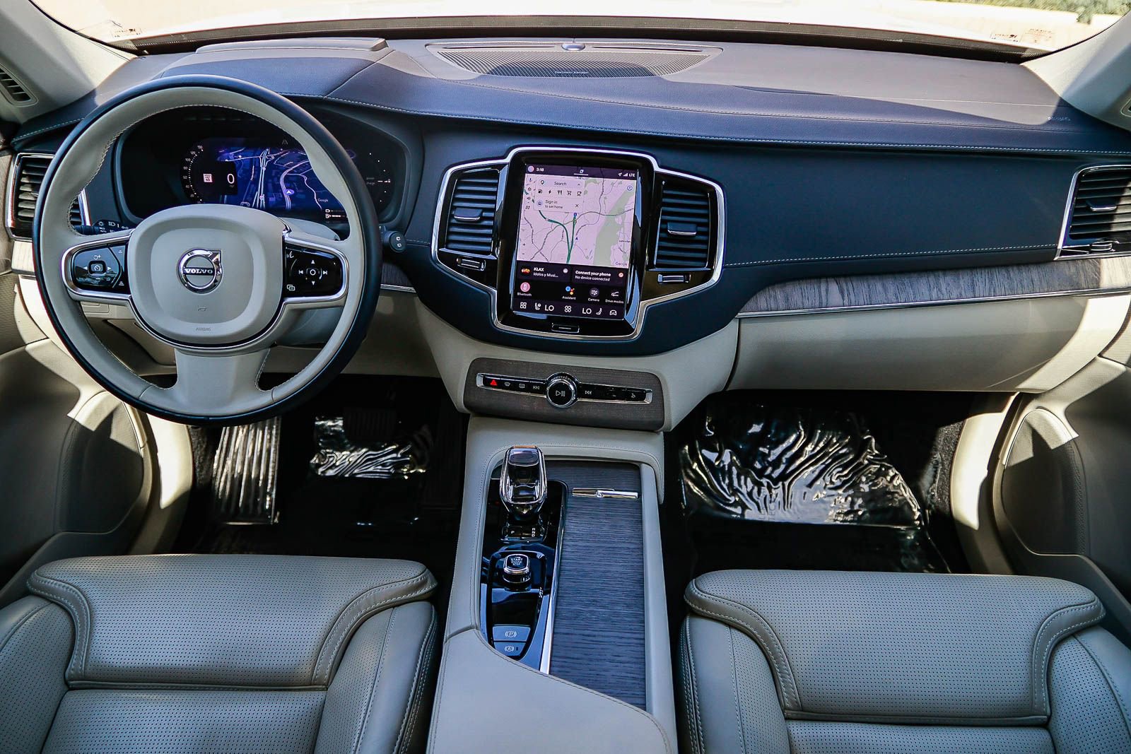 Used 2023 Volvo XC90 T8 Ultimate w/ Protection Package Premier image 14