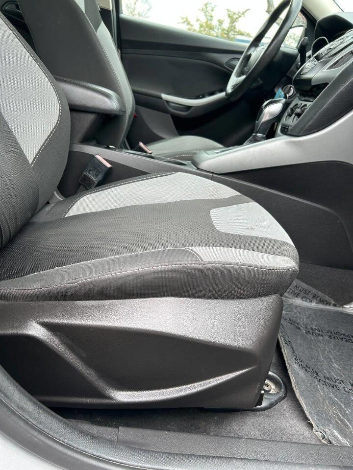 Used 2012 Ford Focus SE w/ SE Sport Pkg image 42