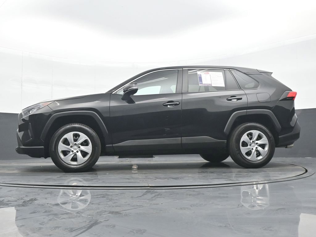 Used 2022 Toyota RAV4 LE image 27