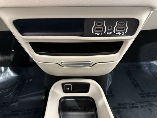 Used 2024 Chrysler Pacifica Touring-L AWD/4WD image 39