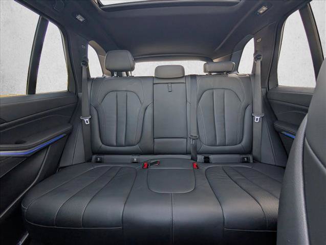 Used 2021 BMW X5 xDrive40i w/ M Sport Package AWD/4WD image 23