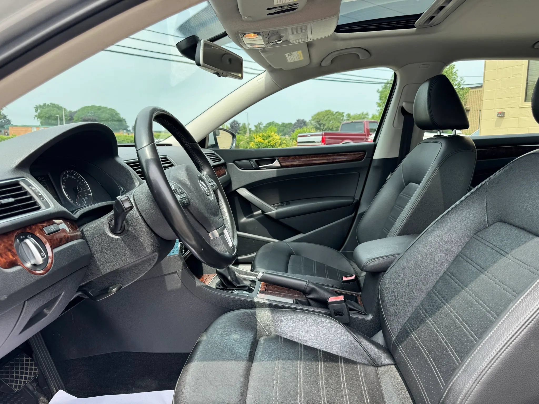 Used 2012 Volkswagen Passat 2.5 SEL Premium FWD image 19