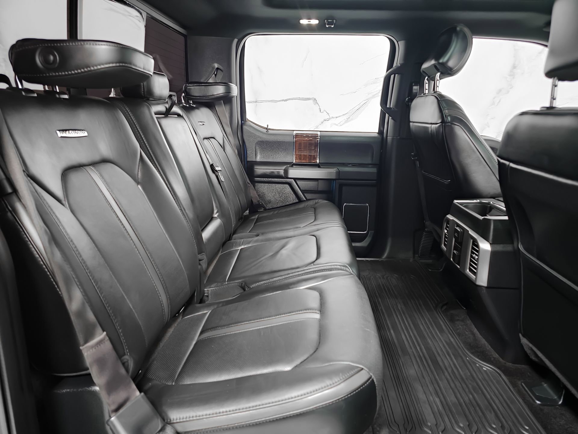 Used 2015 Ford F150 Platinum w/ Equipment Group 701A Luxury AWD/4WD image 6