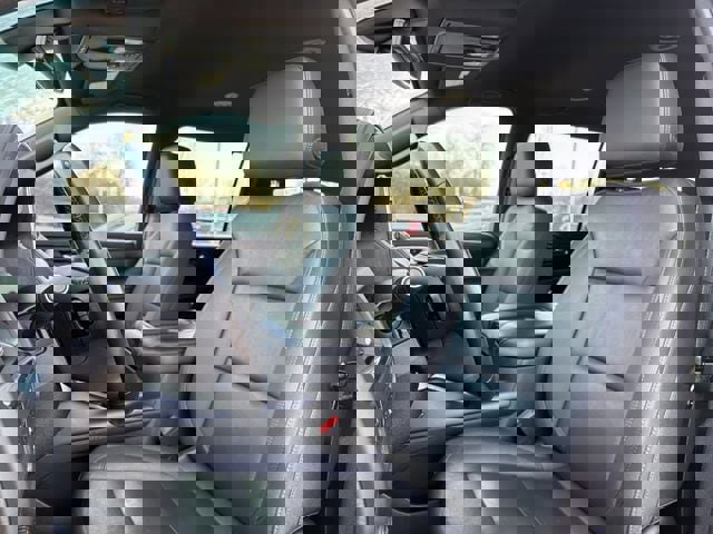 Used 2022 Chevrolet Suburban Z71 image 12