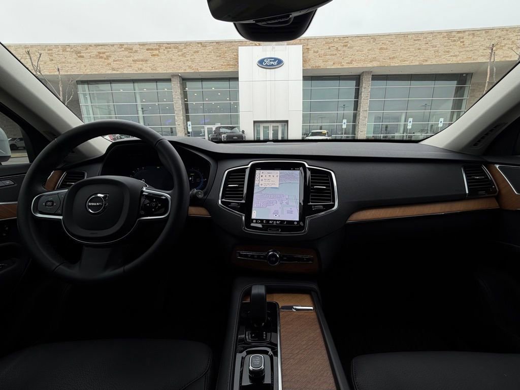 Used 2025 Volvo XC90 T8 Plus w/ Protection Package Premier image 28