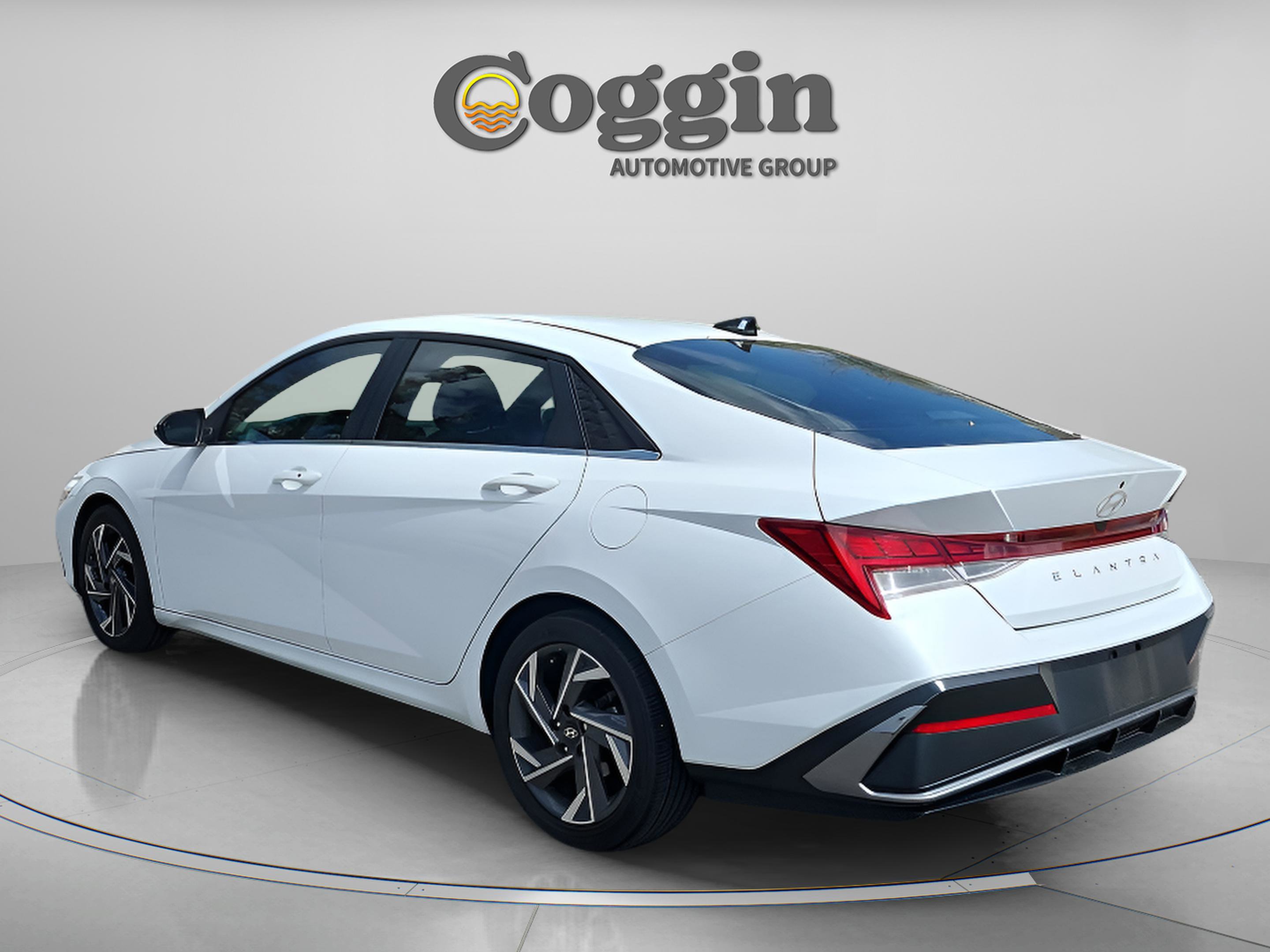 Certified 2024 Hyundai Elantra SEL w/ Convenience Package image 4