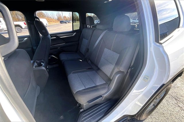 Used 2025 GMC Acadia Elevation image 22