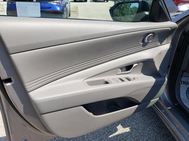 Used 2025 Hyundai Elantra SEL FWD image 6