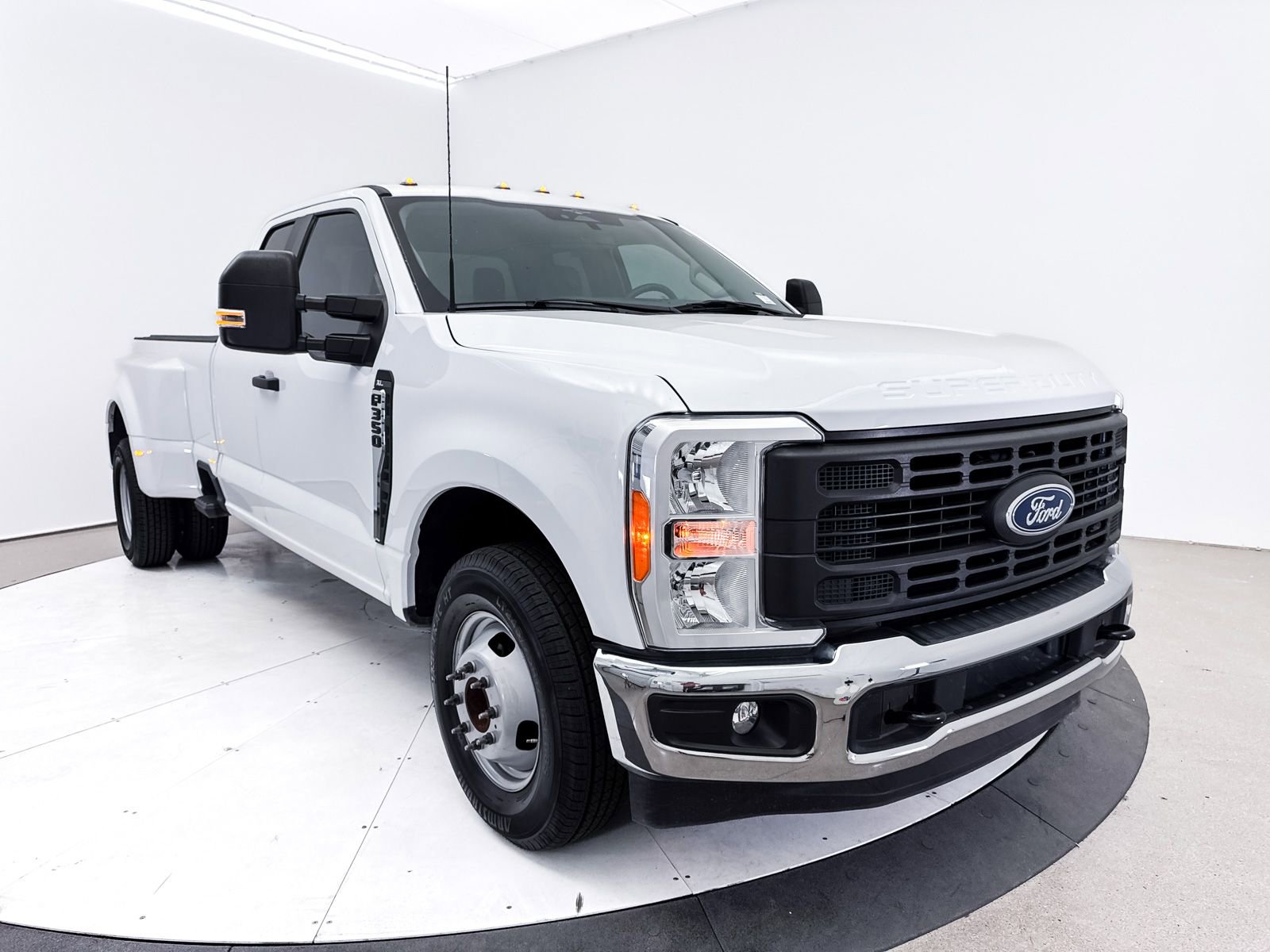 Used 2023 Ford F350 XL w/ XL Chrome Package image 10