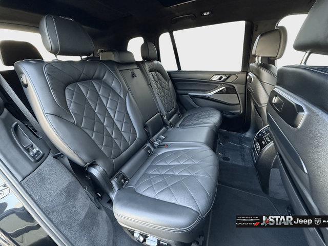 Used 2025 BMW X7 xDrive40i w/ M Sport Package AWD/4WD image 29