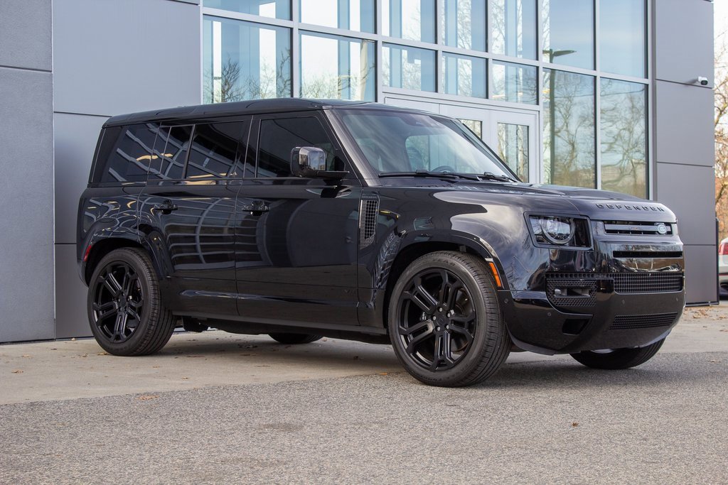 Used 2025 Land Rover Defender 110 V8 image 3
