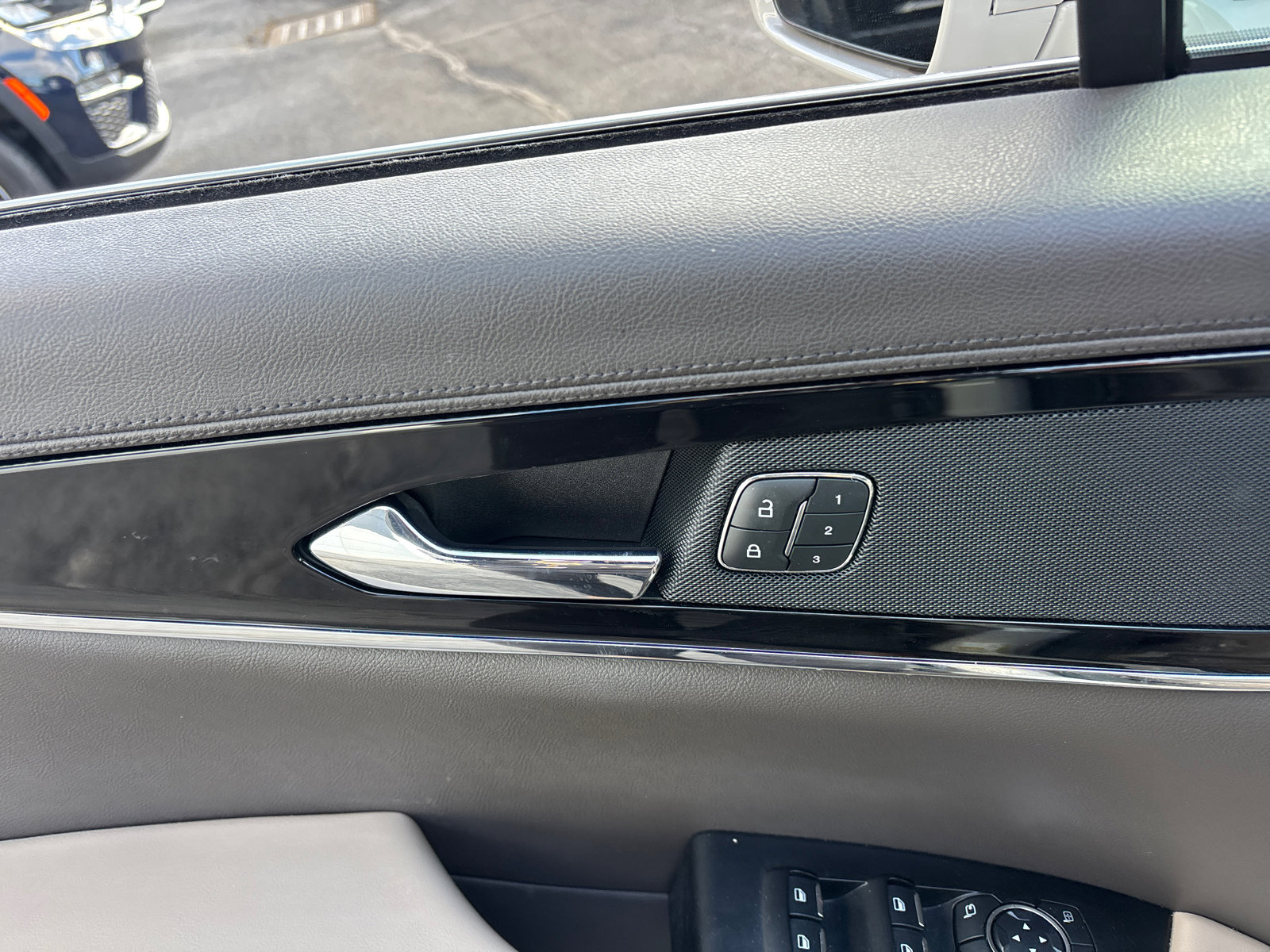 Certified 2022 Lincoln Nautilus Reserve w/ Cargo Utility Package image 12