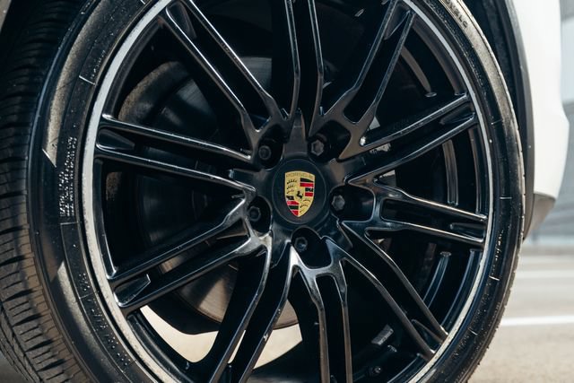 Used 2016 Porsche Cayenne S AWD/4WD image 3
