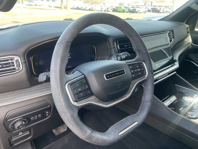 Used 2023 Jeep Wagoneer Series III w/ Rear Seat Video Group 1 image 9