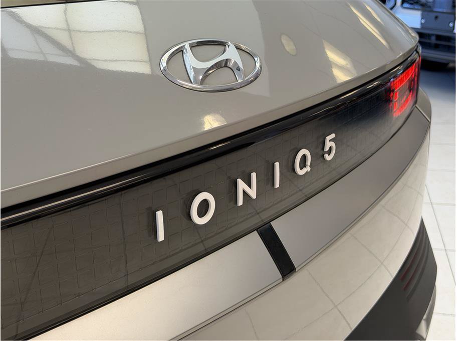 Used 2024 Hyundai Ioniq 5 SEL RWD image 25