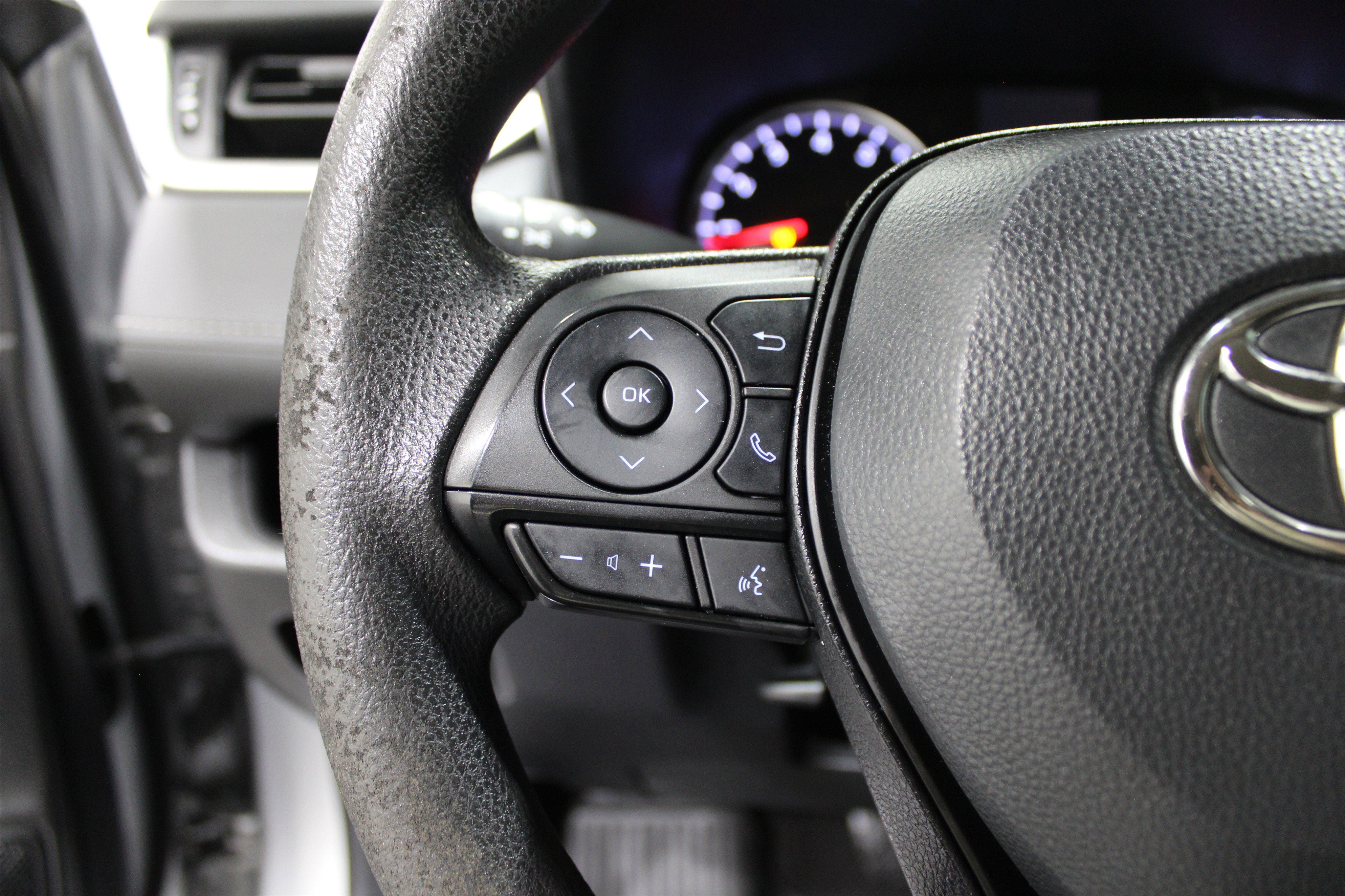 Used 2022 Toyota RAV4 XLE image 10