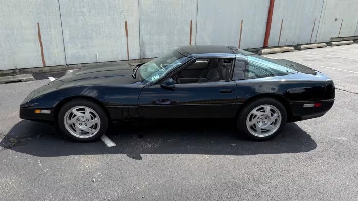 Used 1990 Chevrolet Corvette ZR-1 RWD image 12