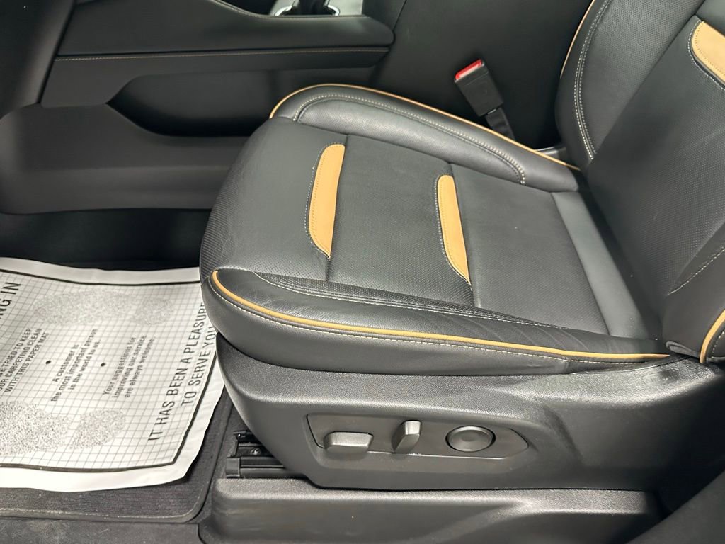 Used 2024 GMC Yukon AT4 w/ AT4 Premium Package image 13