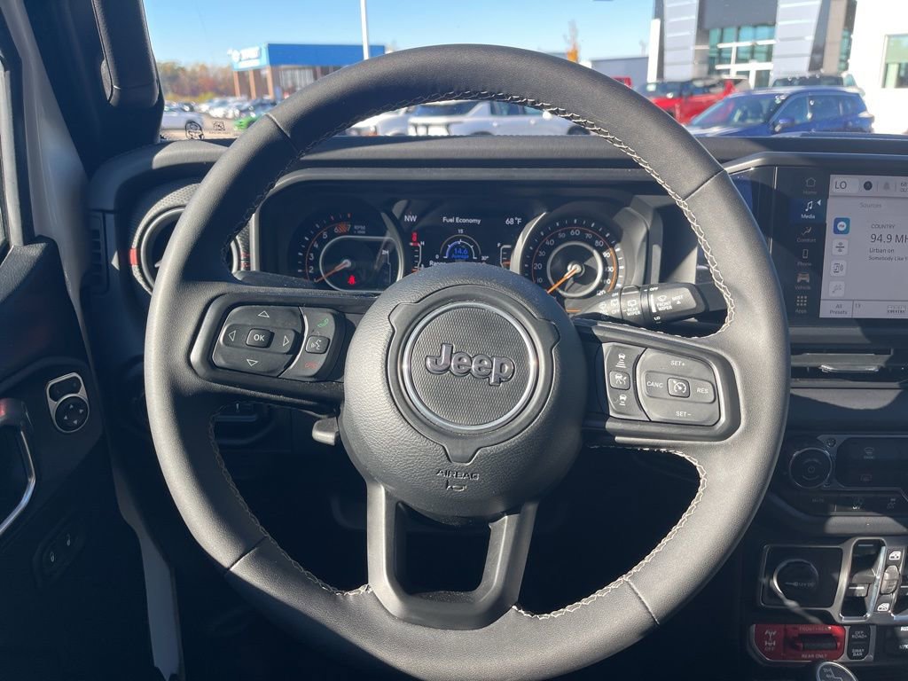 Used 2025 Jeep Wrangler Unlimited Rubicon image 13