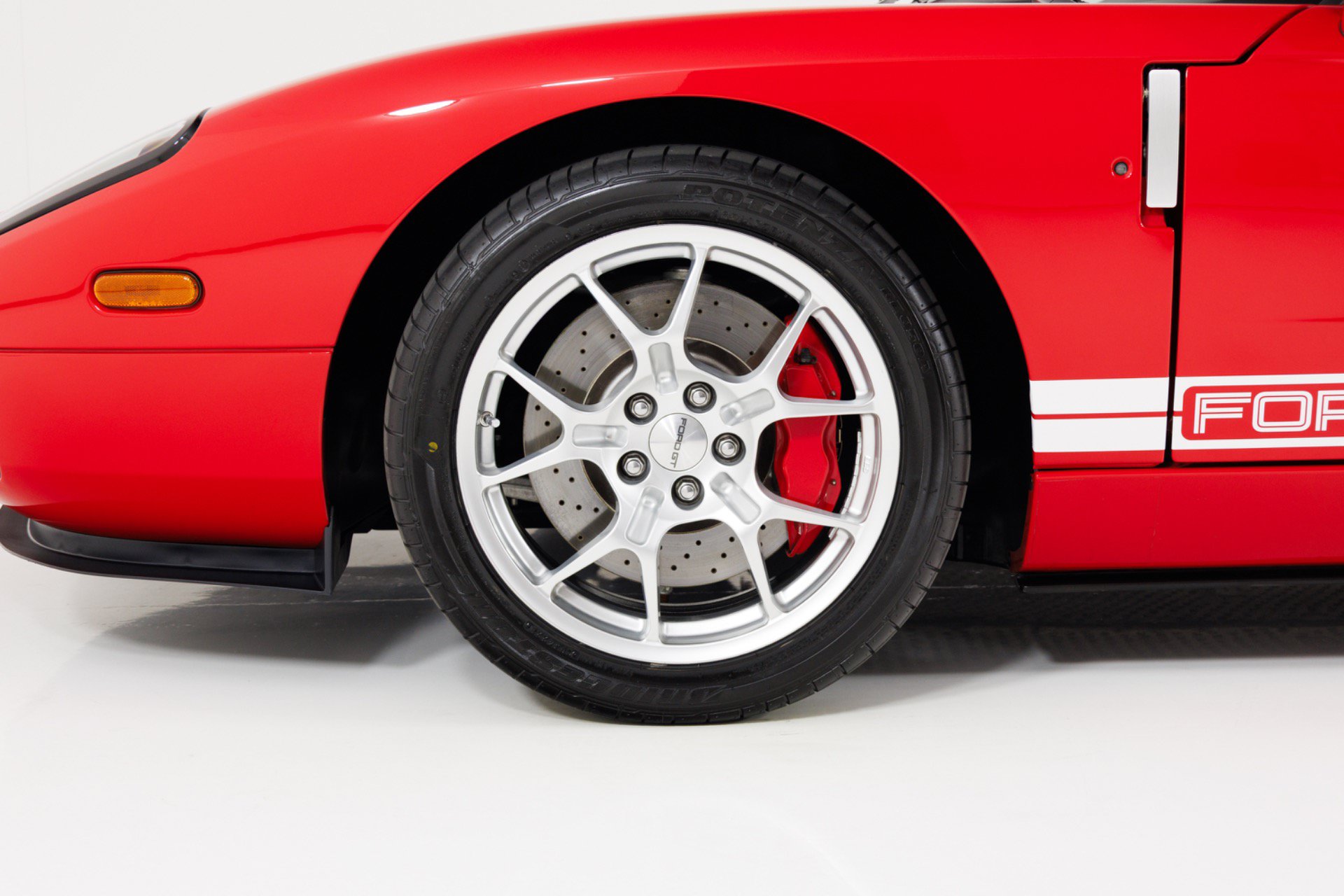 Used 2006 Ford GT RWD image 9