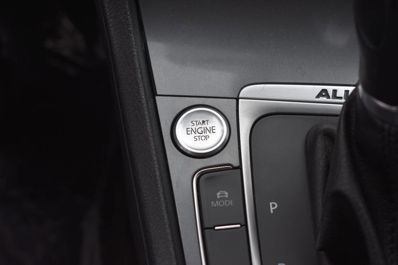 Used 2017 Volkswagen Golf Alltrack SE image 32