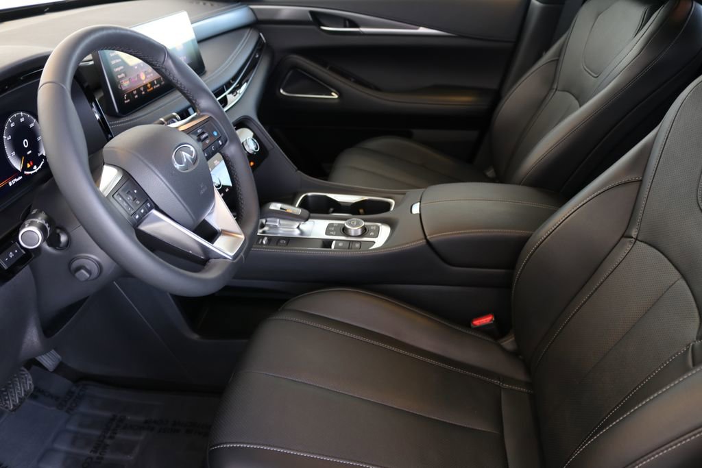 Certified 2025 INFINITI QX60 Luxe w/ Black Edition image 19