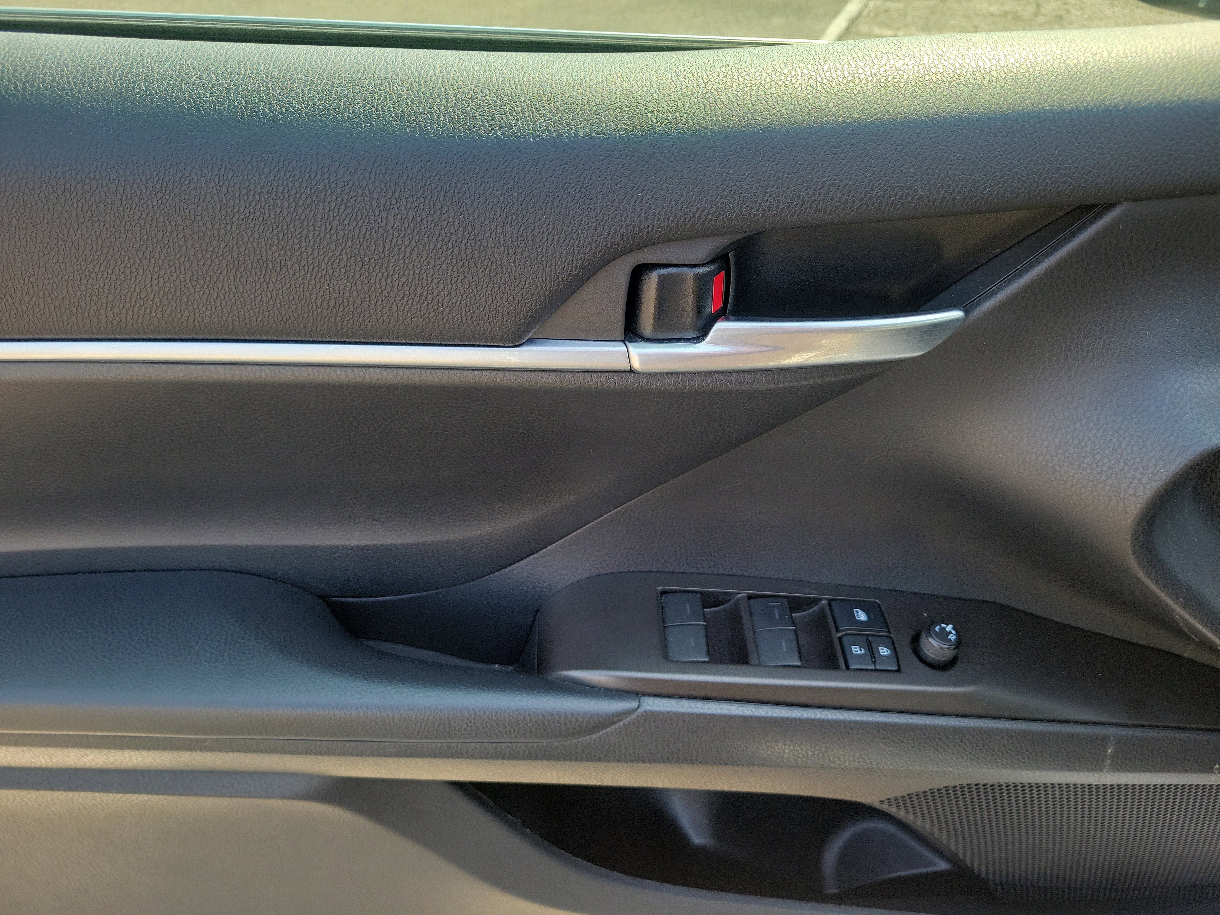 Used 2021 Toyota Camry LE image 17