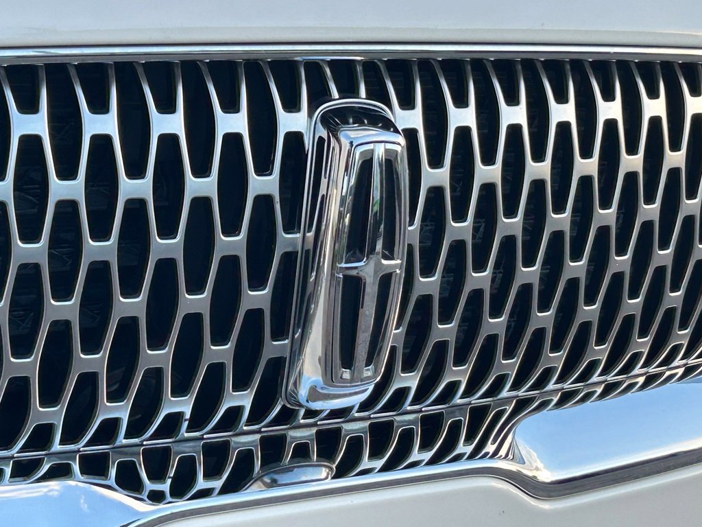 Used 2023 Lincoln Nautilus FWD w/ Premium Package image 18