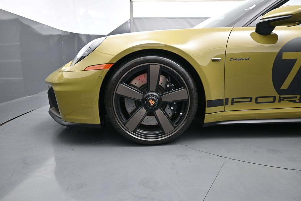 Certified 2026 Porsche 911 GTS RWD image 11