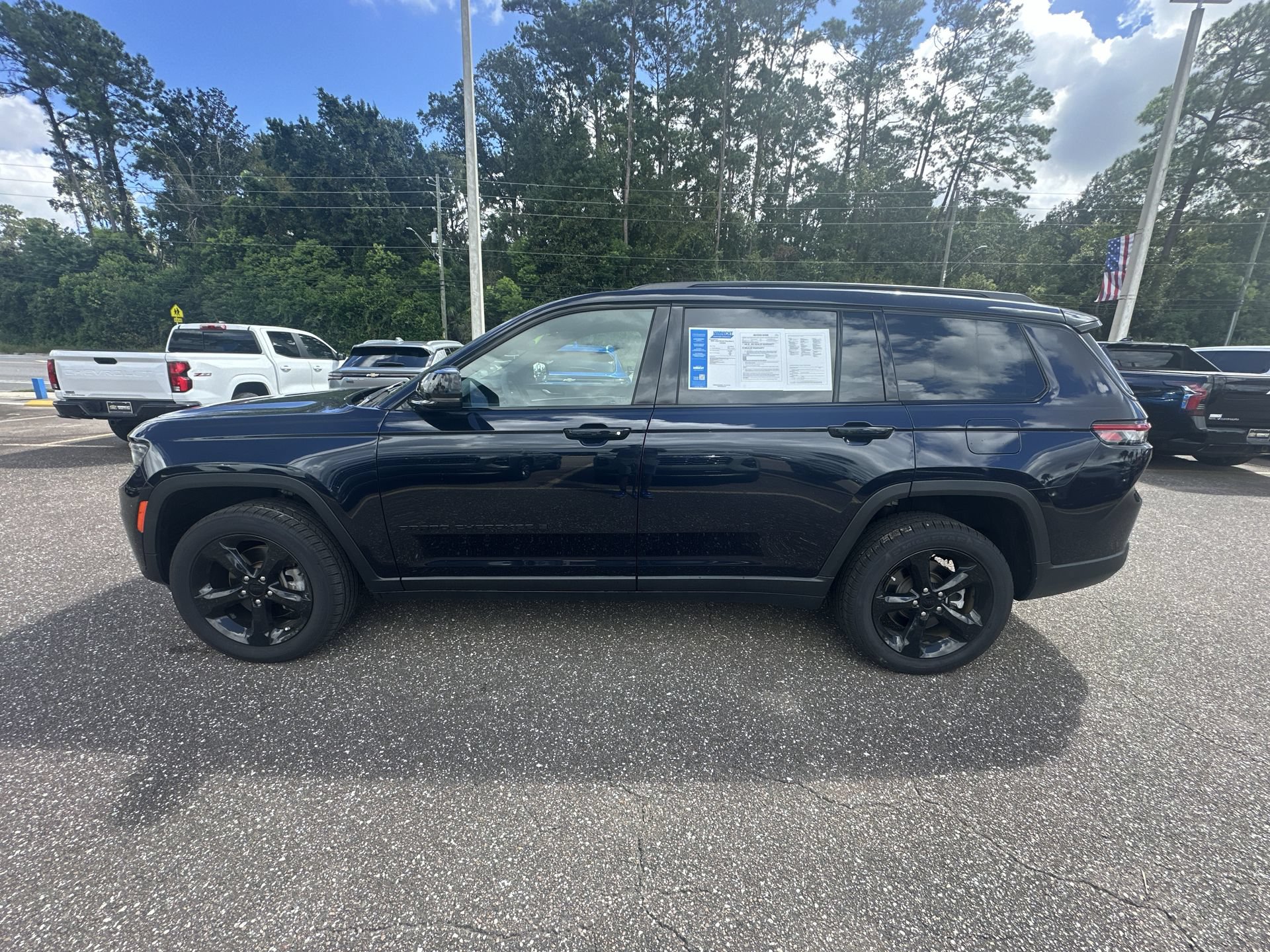 Used 2024 Jeep Grand Cherokee L Limited w/ Black Appearance Package RWD image 13