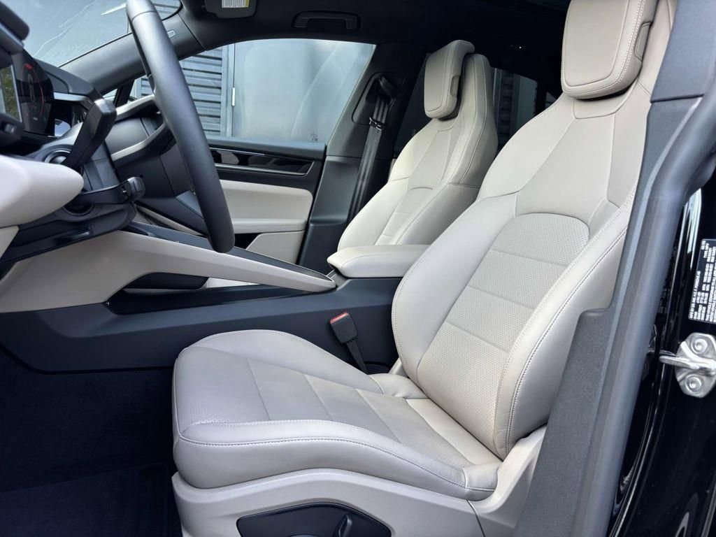 Used 2025 Porsche Macan Electric image 16