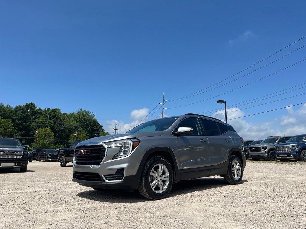 Used 2024 GMC Terrain SLE w/ Driver Convenience Package AWD/4WD image 2