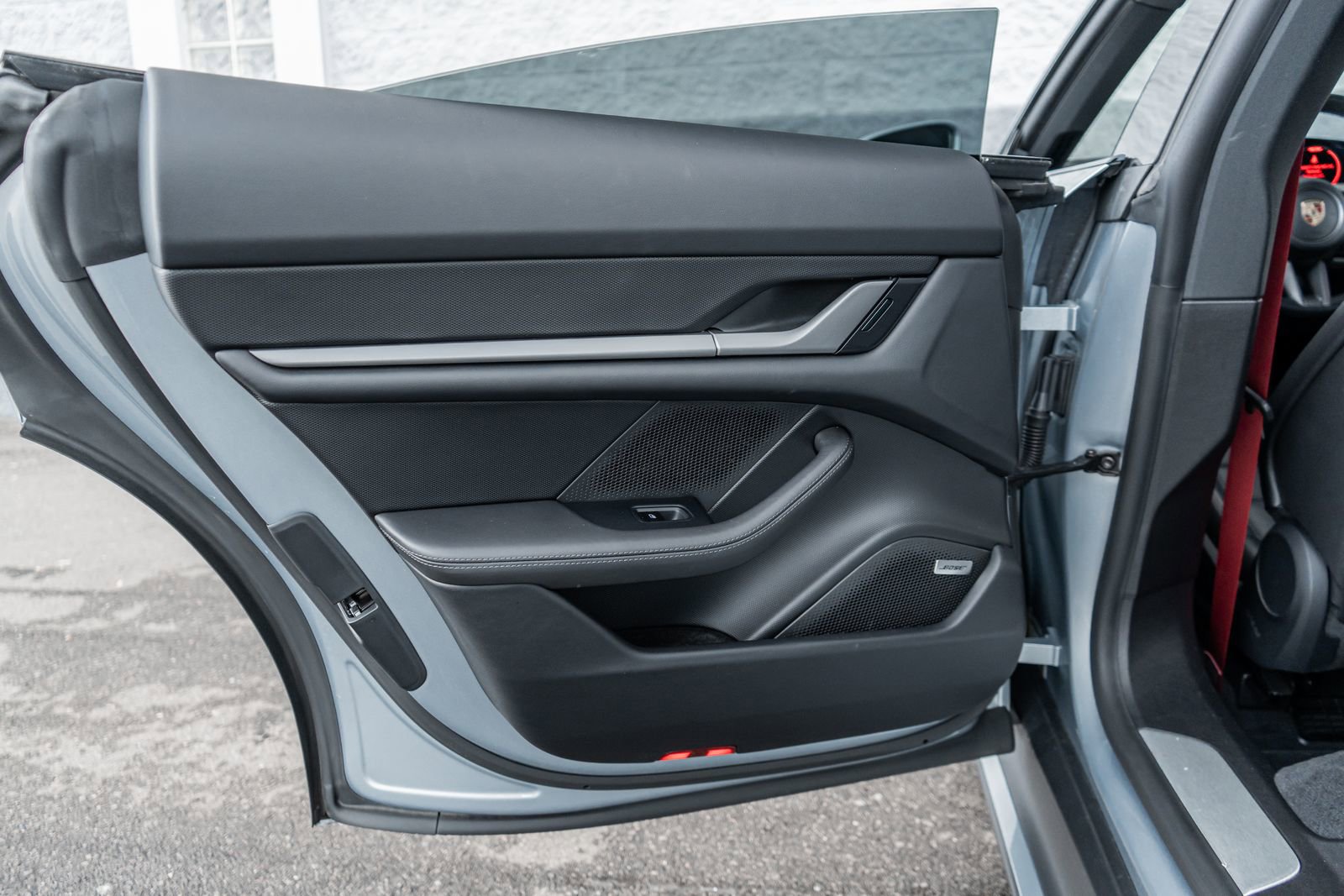 Used 2025 Porsche Taycan image 35