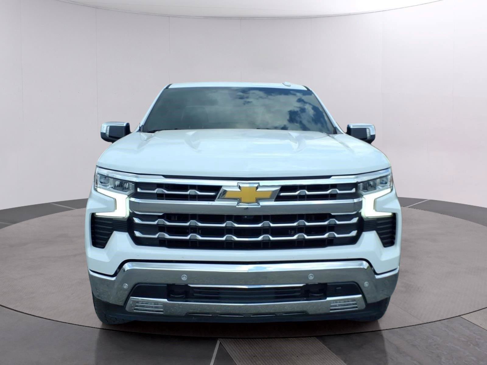Used 2023 Chevrolet Silverado 1500 LTZ w/ LTZ Premium Package AWD/4WD image 8