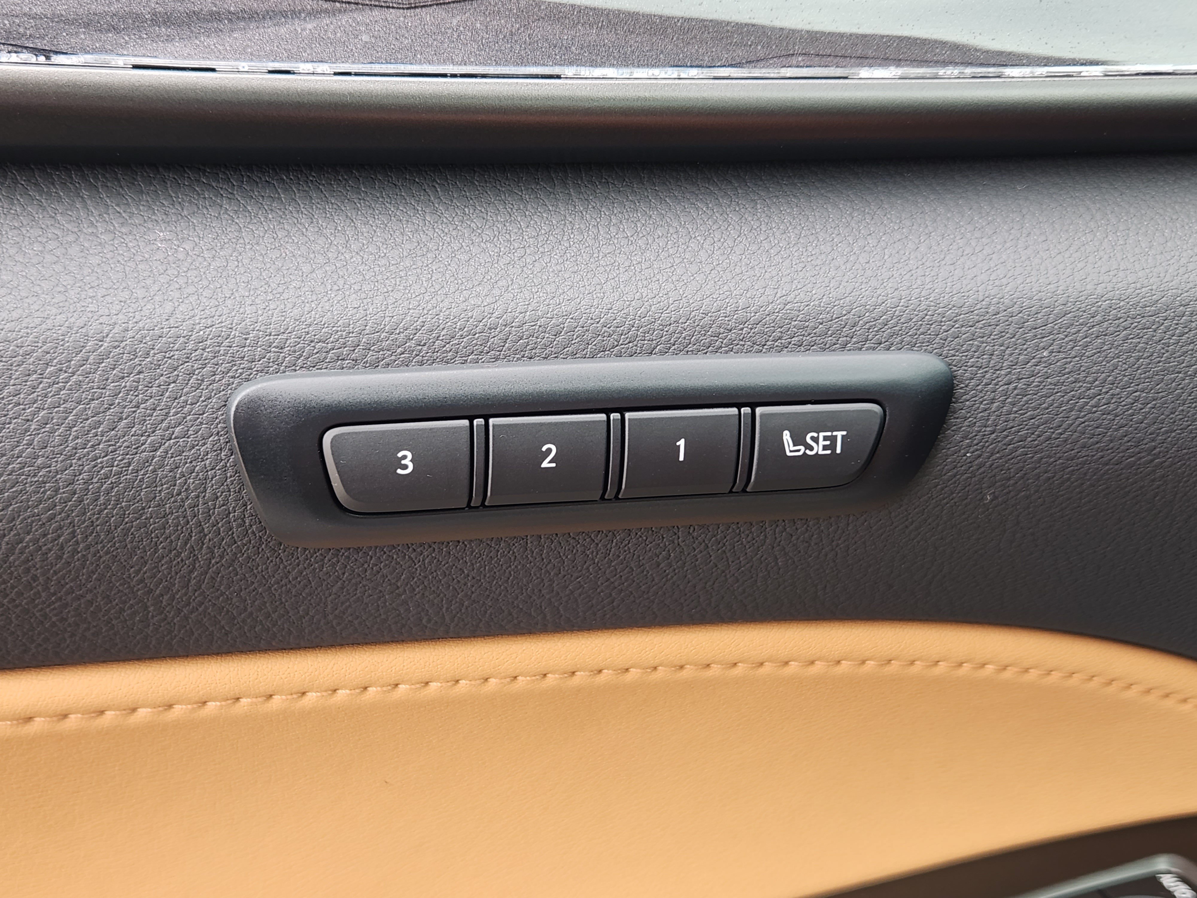 Certified 2025 Lexus NX 250 FWD w/ Accessory Package (Z1) image 18