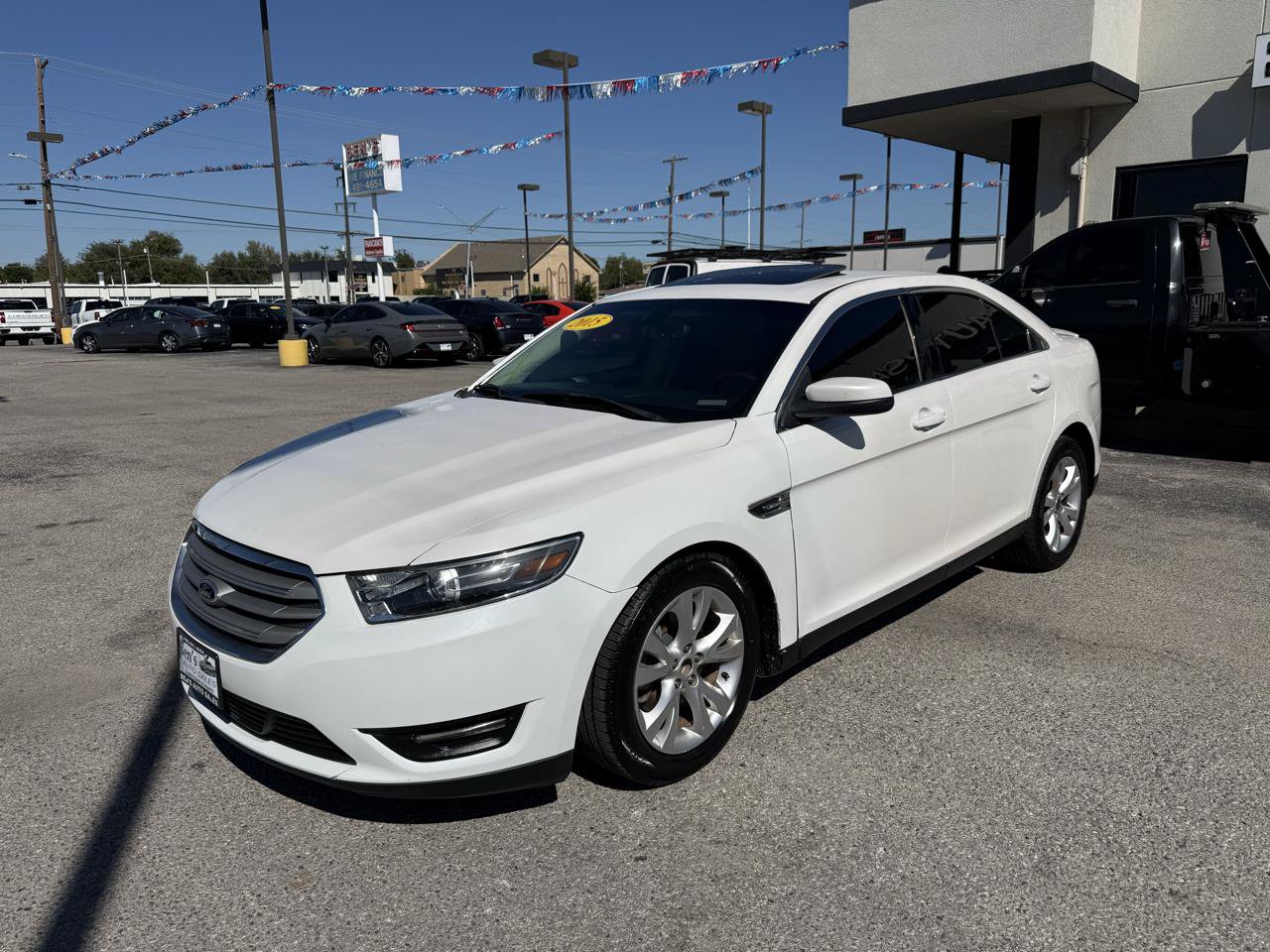 Used 2015 Ford Taurus SEL w/ Equipment Group 201A FWD image 2