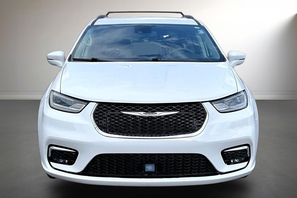 Used 2022 Chrysler Pacifica Touring-L FWD image 2