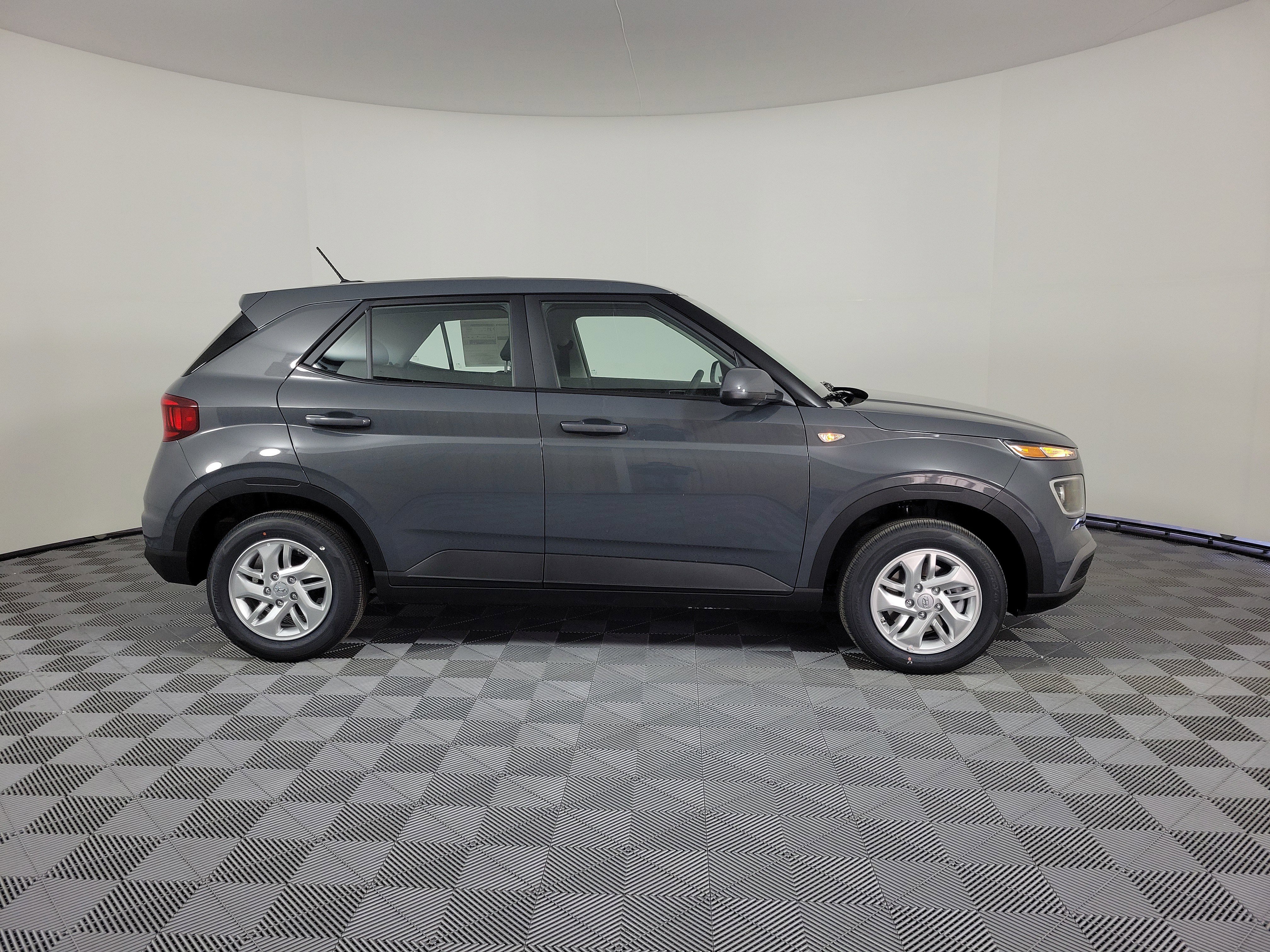 New 2026 Hyundai Venue SE image 2