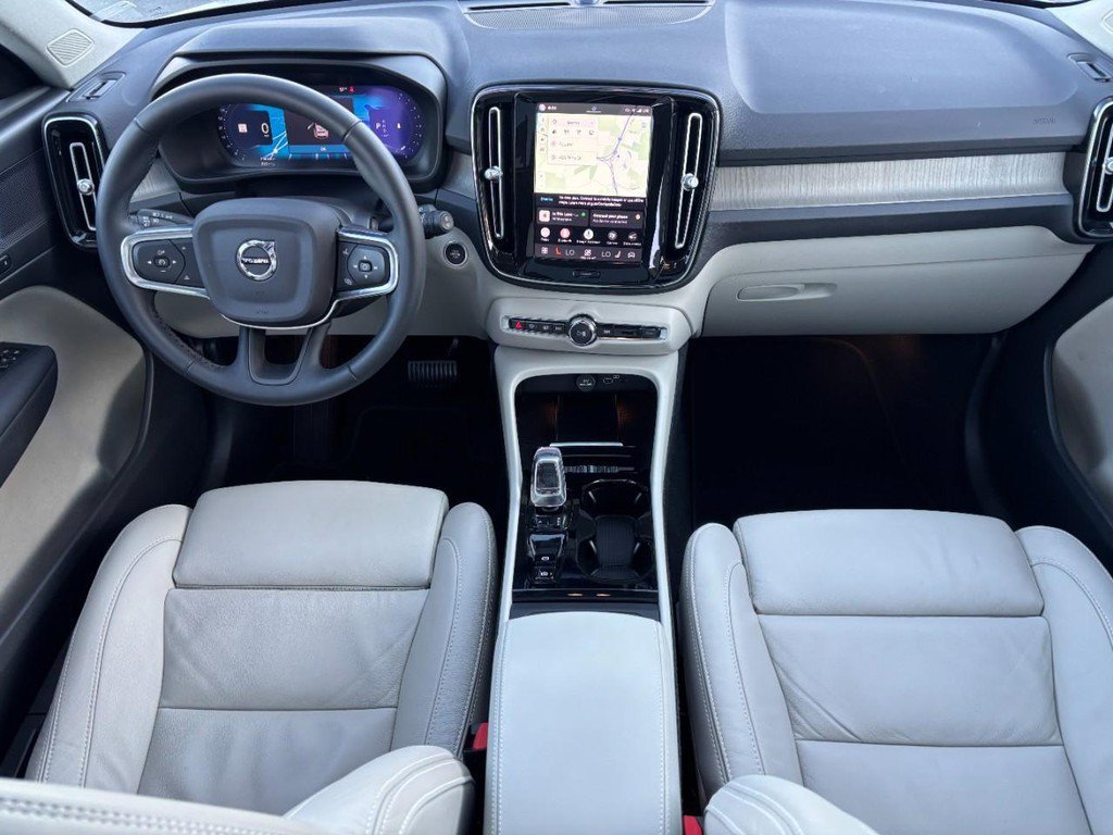 Used 2023 Volvo XC40 B5 Plus AWD/4WD image 11
