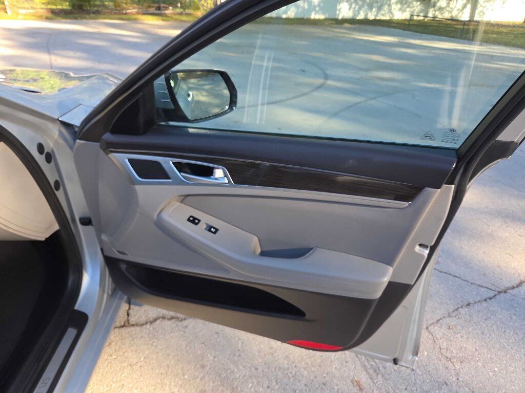 Used 2015 Hyundai Genesis 3.8 w/ Option Group 03 image 27