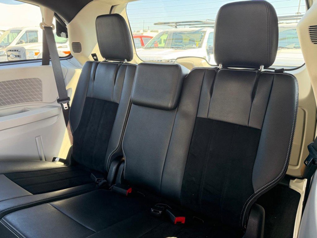 Used 2018 Dodge Grand Caravan SXT image 43