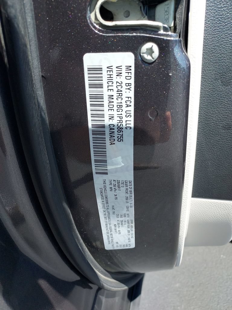 Used 2023 Chrysler Pacifica Touring-L FWD image 24