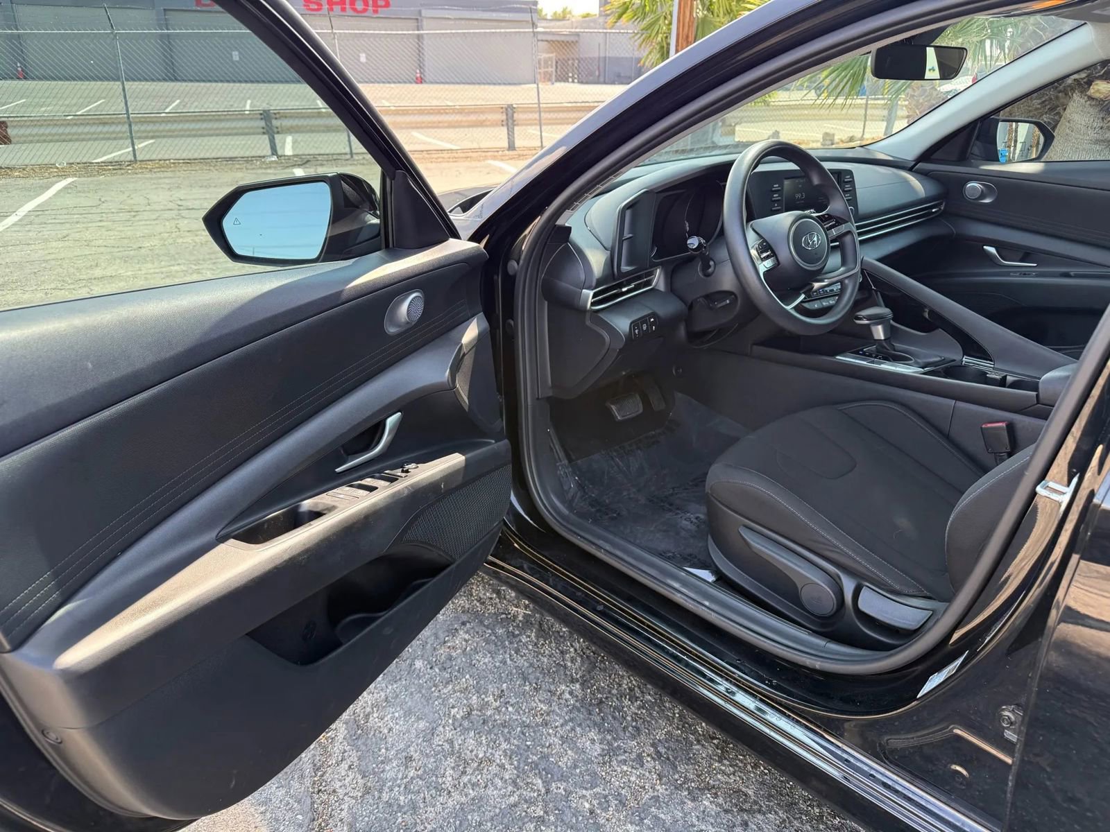 Used 2023 Hyundai Elantra Blue image 9