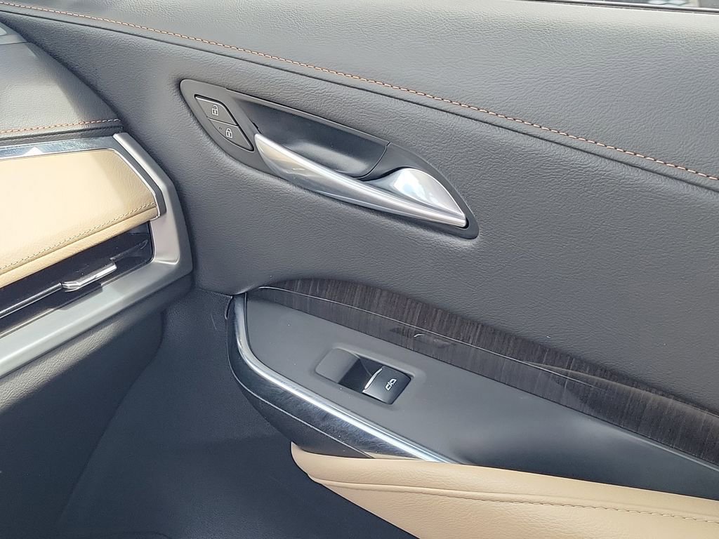 Used 2025 Cadillac XT4 Premium Luxury FWD image 16