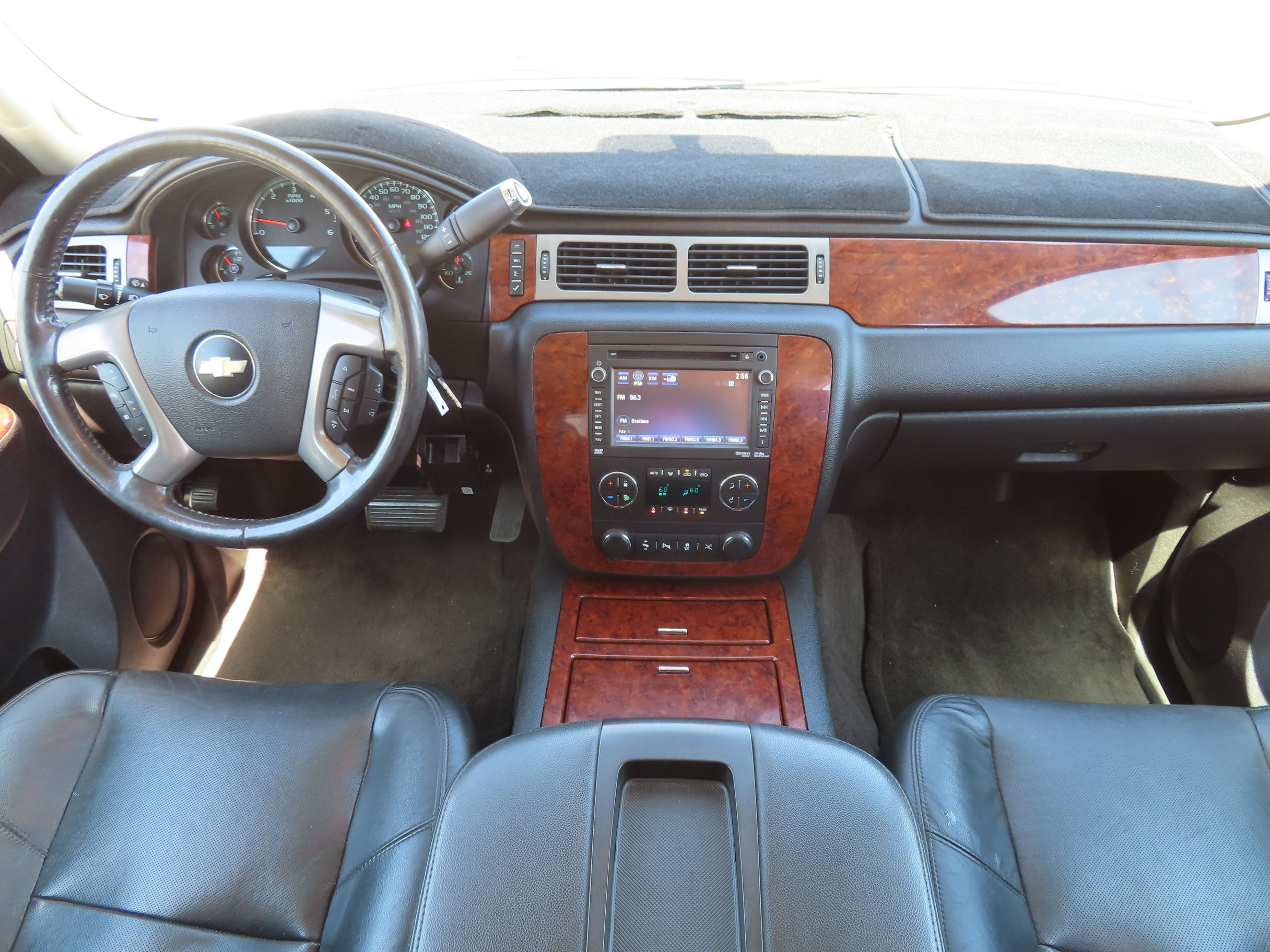 Used 2012 Chevrolet Avalanche LTZ AWD/4WD image 2