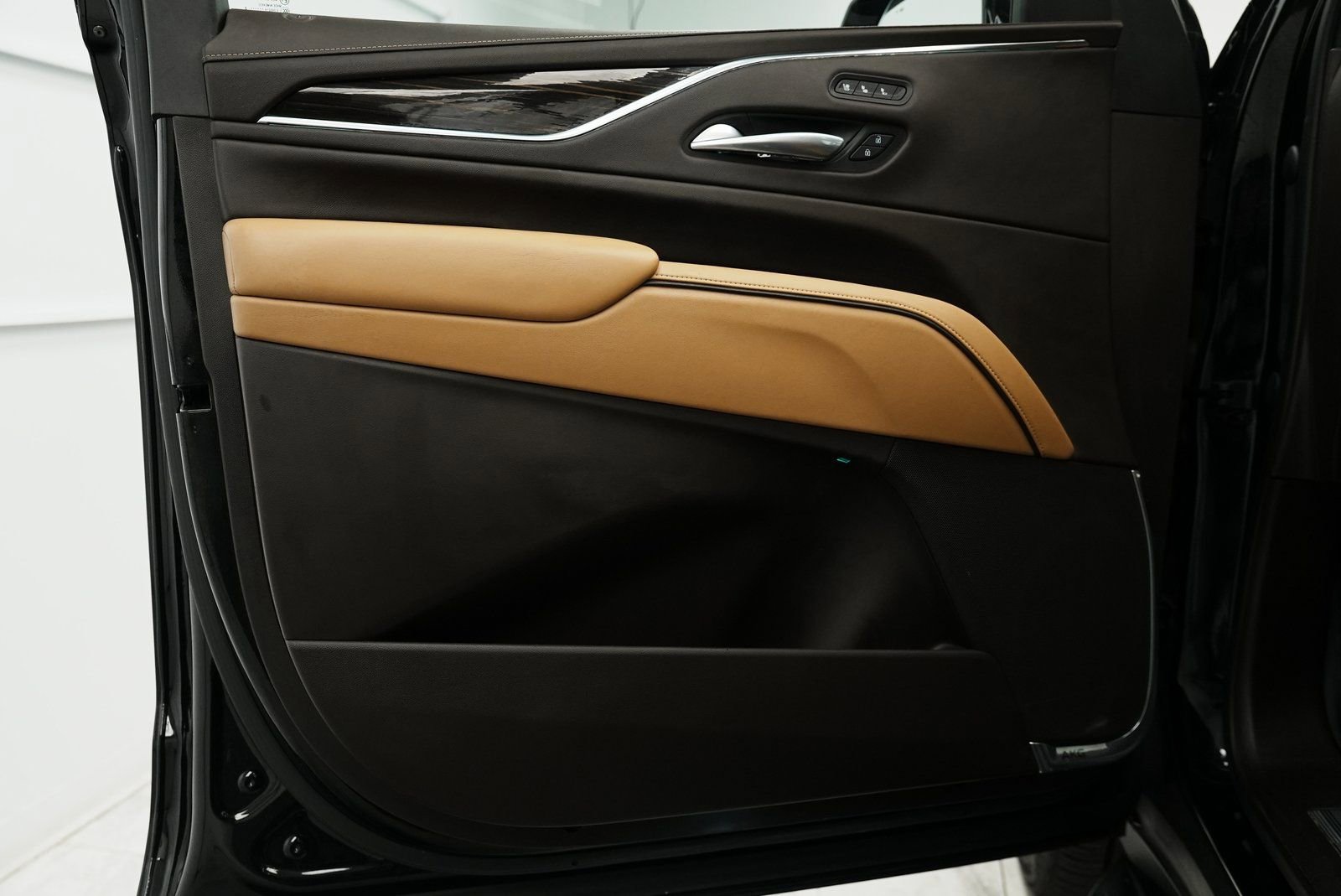 Used 2021 Cadillac Escalade ESV Premium Luxury image 14